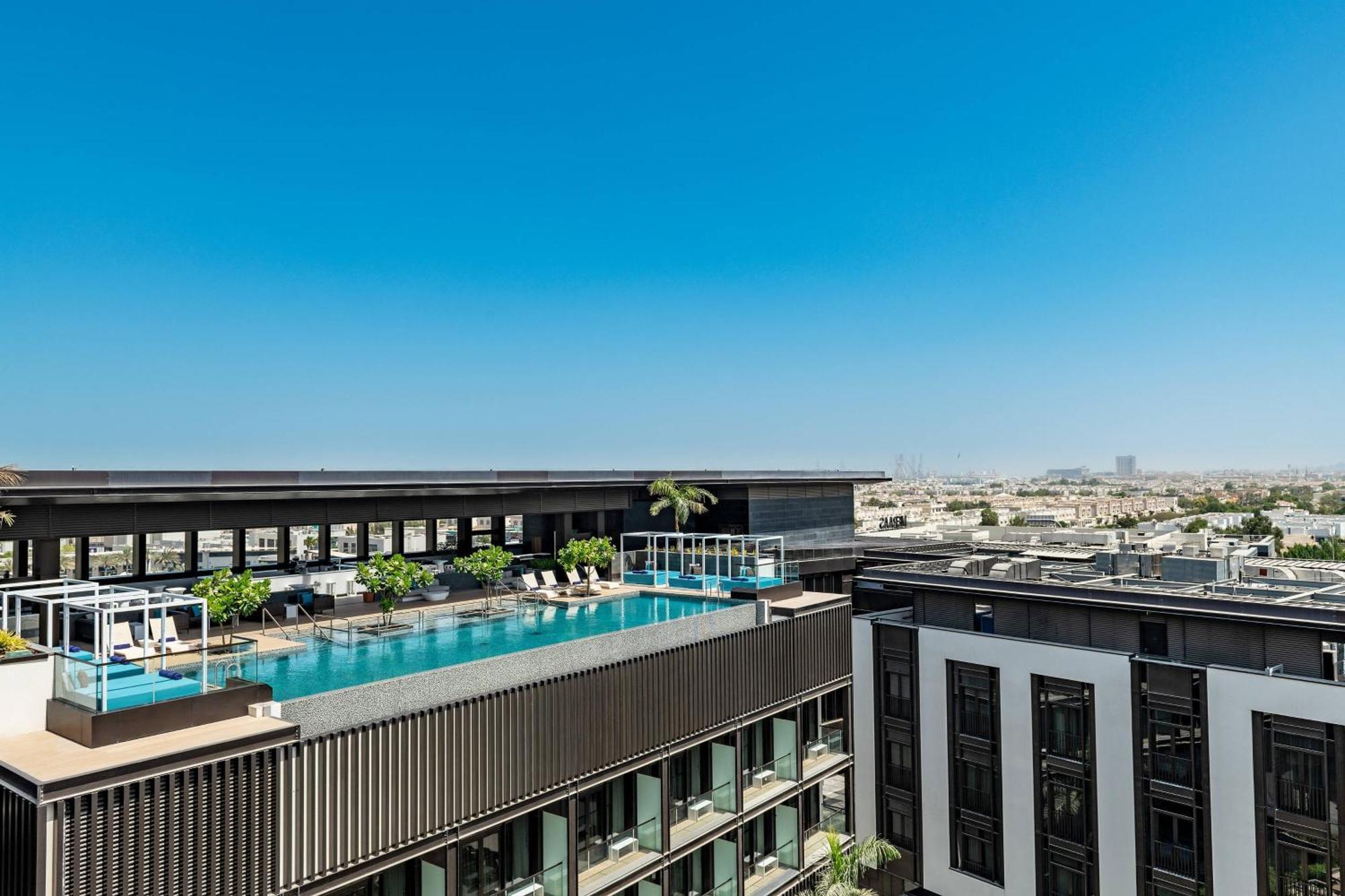 La Ville Hotel & Suites City Walk Dubai, Autograph Collection Buitenkant foto The rooftop pool at the hotel