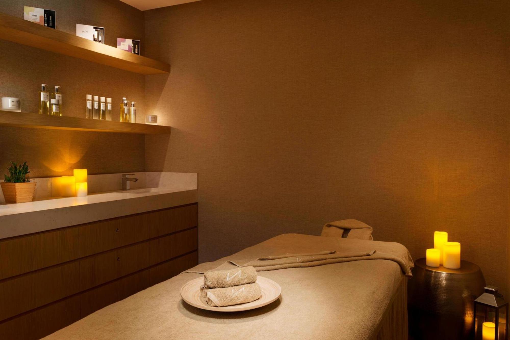 La Ville Hotel & Suites City Walk Dubai, Autograph Collection Buitenkant foto A treatment room at The Spa at The Landmark
